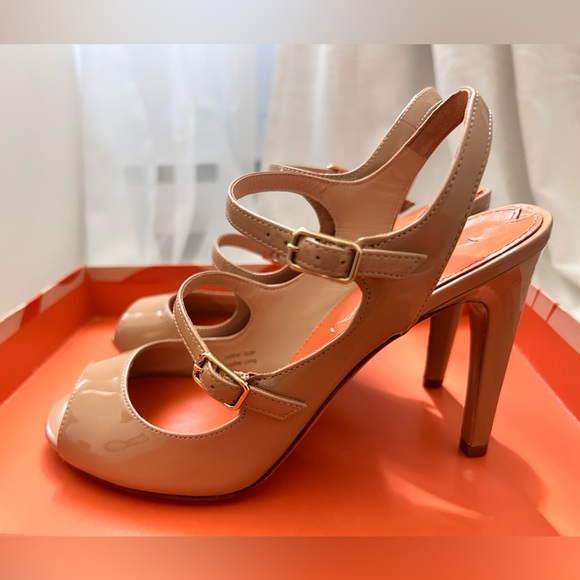 That Wedding Shoe - Picture 1 of 8